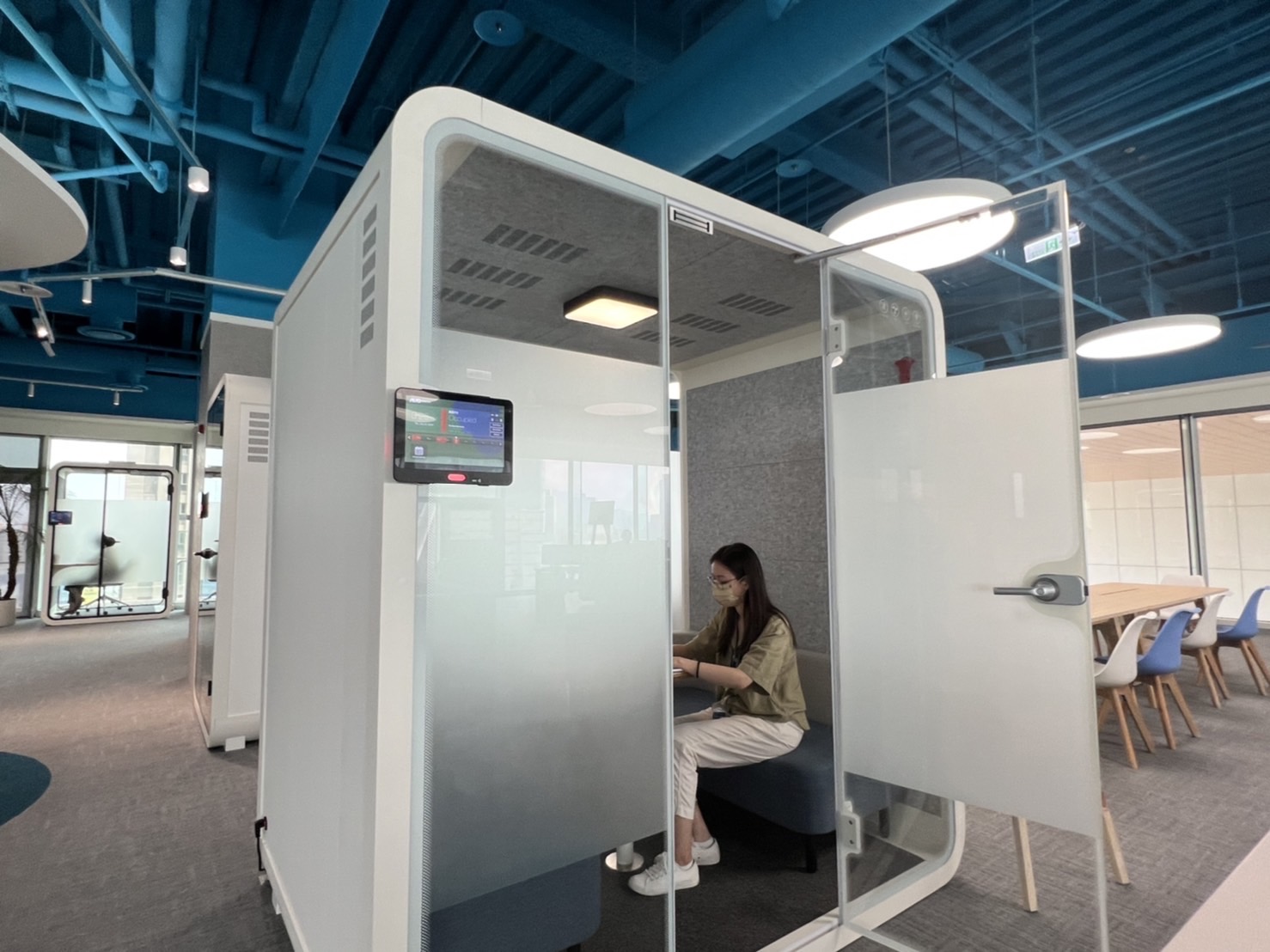 友達高雄據點的智慧行動辦公艙，展現友達在面板以外的研發應用軟實力