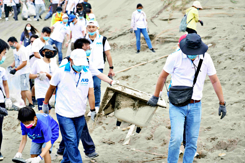 友達永續基金會2022 Ocean Party活動，與桃園市政府環保局、海湧工作室、觀音樹林里社區多方合作，一同手護台灣藍色海岸