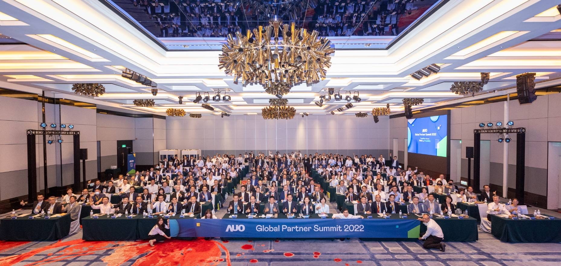 友達推動「安心、創新、用心、同心、盡心」五星職旅，為菲籍員工打造全方位照護，首度贏得「人權實踐與發展領袖獎」殊榮