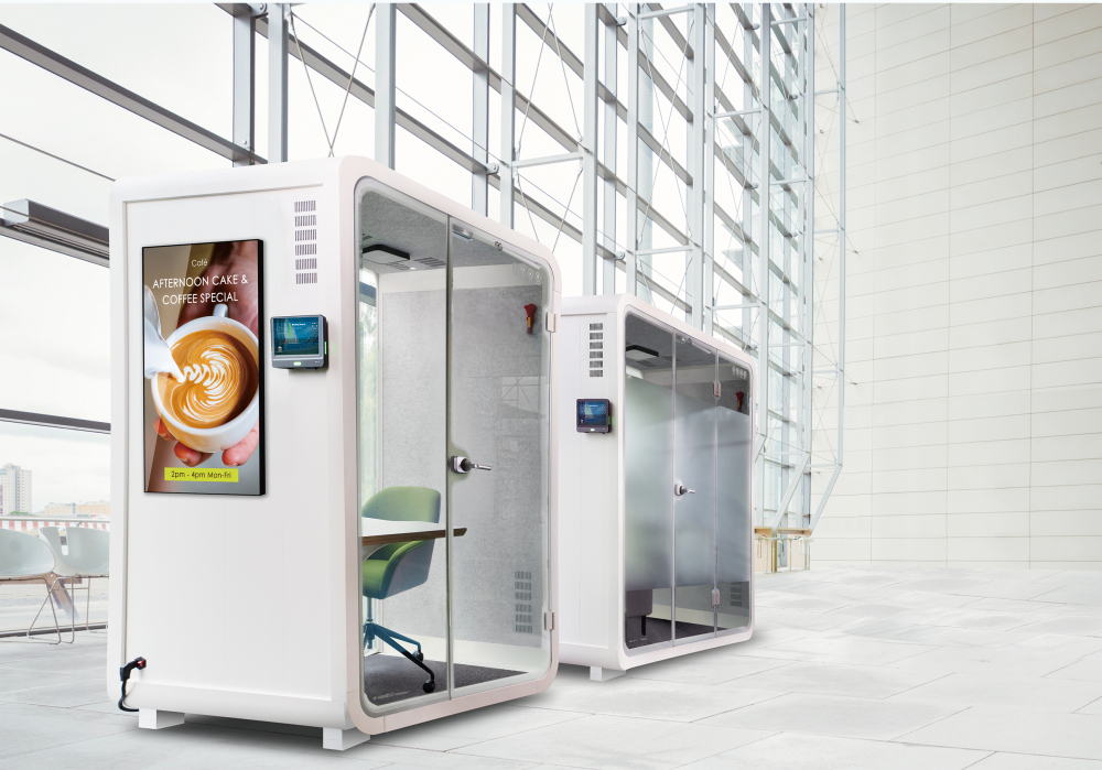 k1体育子公司达擎之智慧行动办公舱，采用PDLC智能调光玻璃设计，透过通电与断电的电流切换，呈现透明与雾面效果，具节能降耗特性并兼顾隐私，确保信息安全