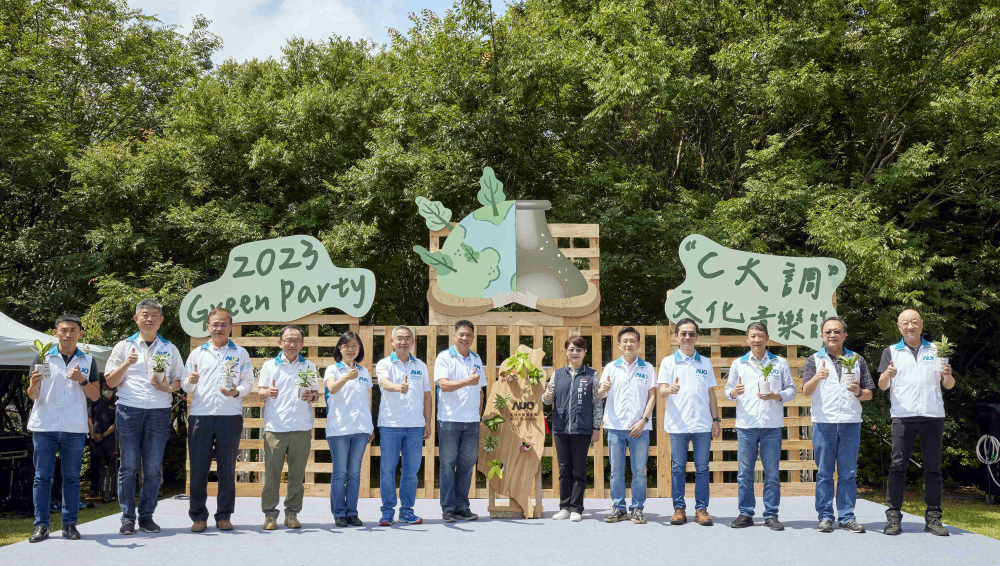 友達光電攜手供應商夥伴及台中市政府，共同倡議及推廣加樹減塑、節能減碳的淨零綠生活