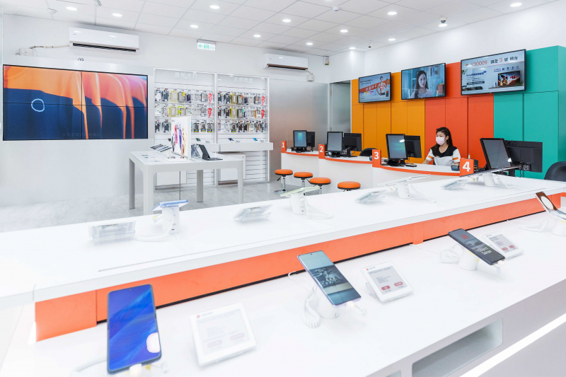 創利空間智慧零售軟硬整合方案，協助台灣大哥大門市完成數位內容行銷系統的佈建，打造全新世代的數位服務據點