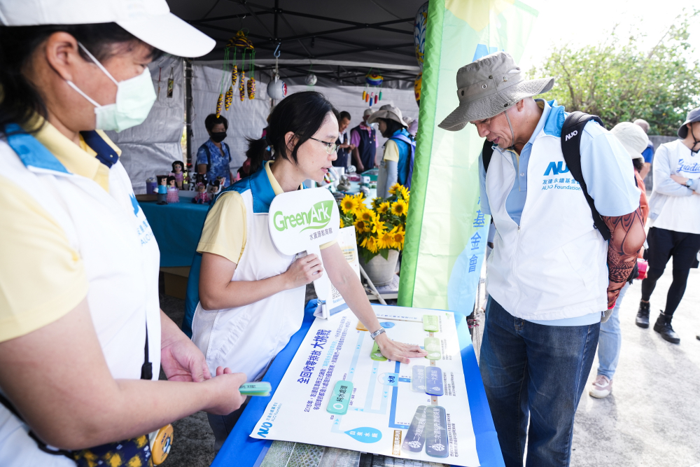 2023年友達永續基金會Ocean Party活動攜手社會企業及地方創生團體，策展食衣行等循環再生環教市集，及電動巴士接駁等低碳活動設計，打造減塑低碳的永續淨灘活動
