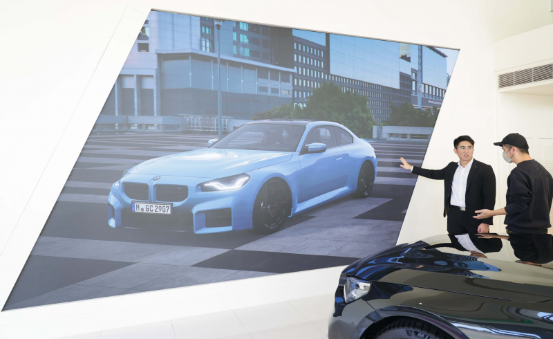 友達首度進軍CES 2024大秀智慧座艙及創利空間Space4M攜手台北汎德落地智慧零售LED沉浸式即時互動展示中心解決方案，透過數位翻新將智慧顯示互動導入多元場域，為汽車業顧客深化賞車情境體驗