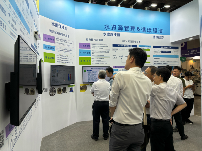 友達以深厚的智慧製造經驗發展永續戰略，積極延伸價值鏈，轉化成可供外界使用的綠色智慧服務，進軍SEMICON Taiwan 2024，提供半導體產業鏈打造AI世代的永續即戰力。