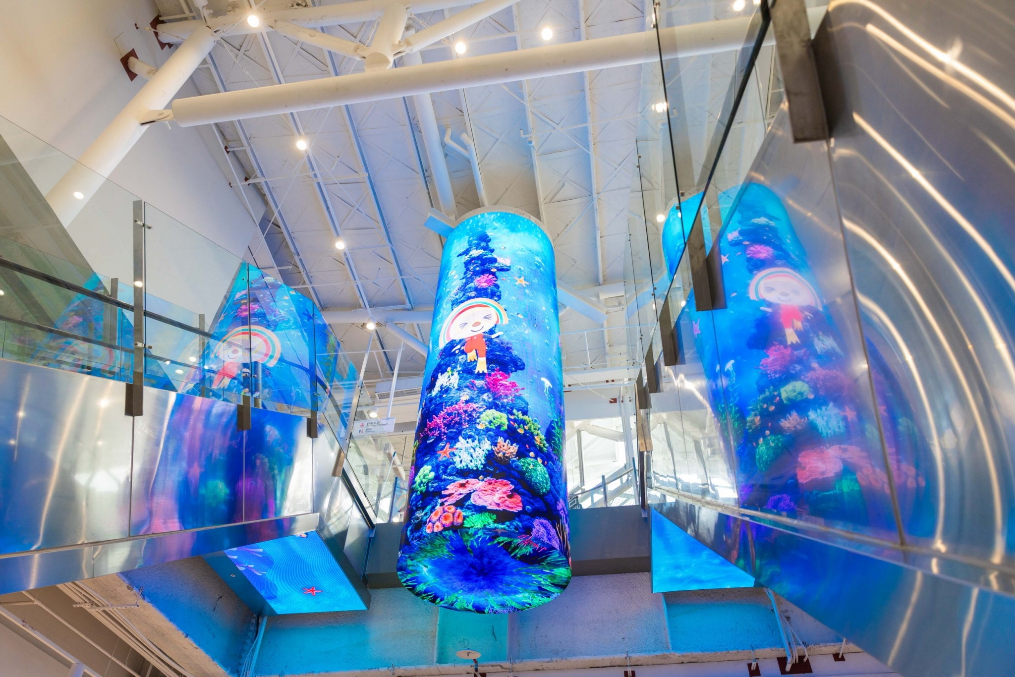 達擎與傑可達整合先進顯示技術與軟硬體應用服務，提供一系列大型LED顯示解決方案，為全新改裝開幕的「清水服務區」佈局嶄新視覺體驗。