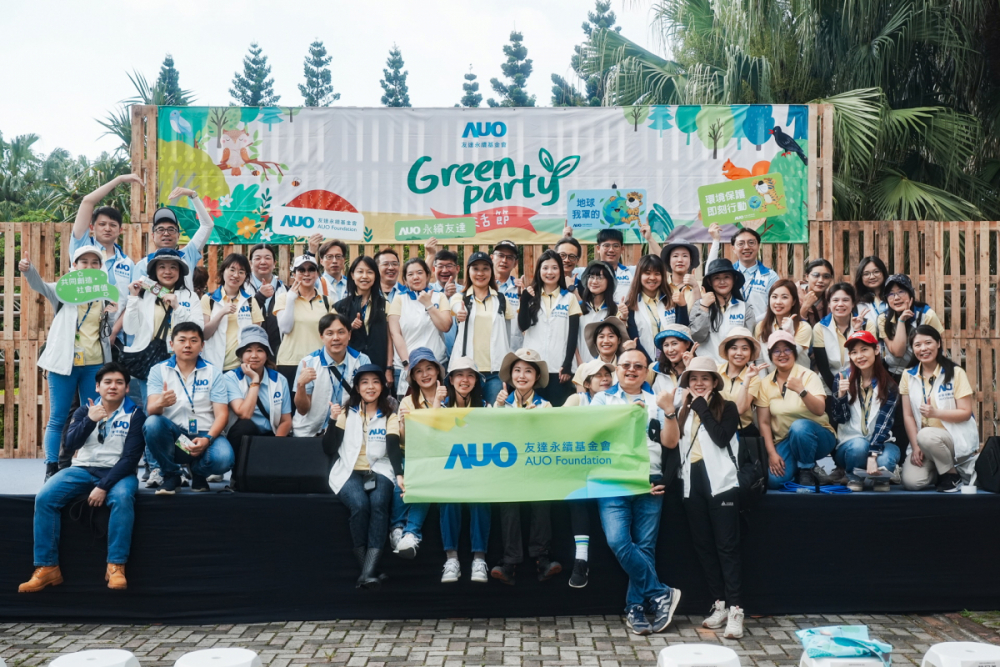 友達積極推動低碳轉型、節能減碳與減塑行動，落實環境承諾與社會責任，榮獲「台灣百大永續典範企業獎」